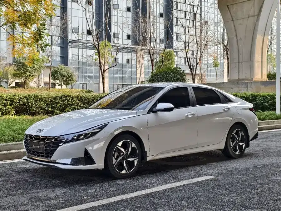 Hyundai Elantra 2022