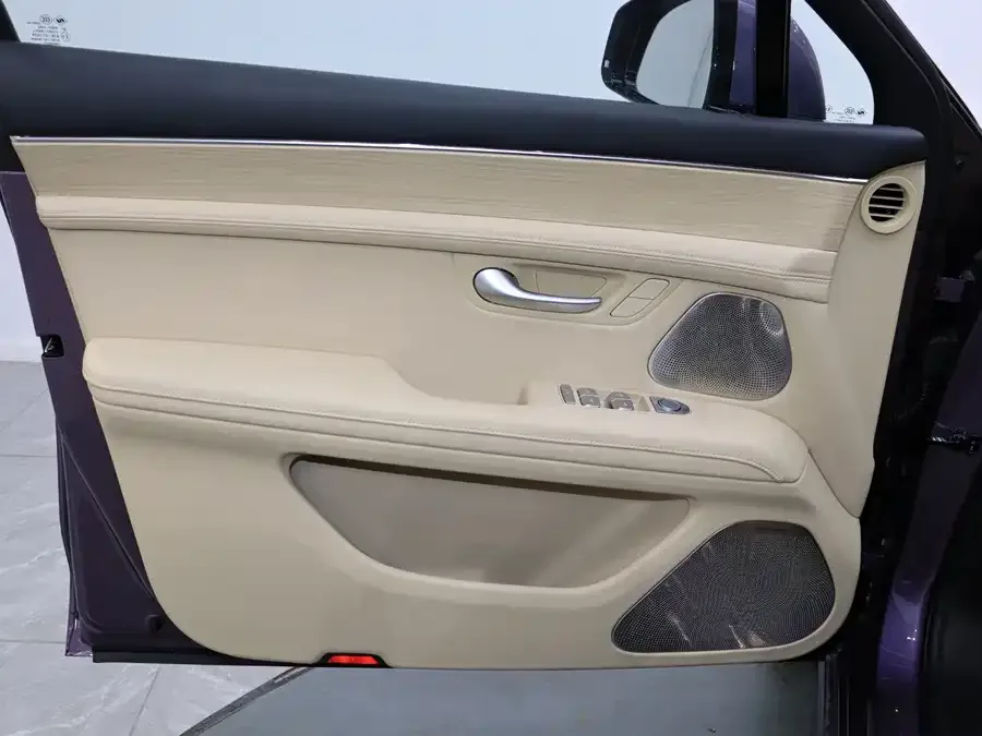 AITO M5 M5 2025 Extended Range Ultra 4WD Edition 2025 — миниатюра 5