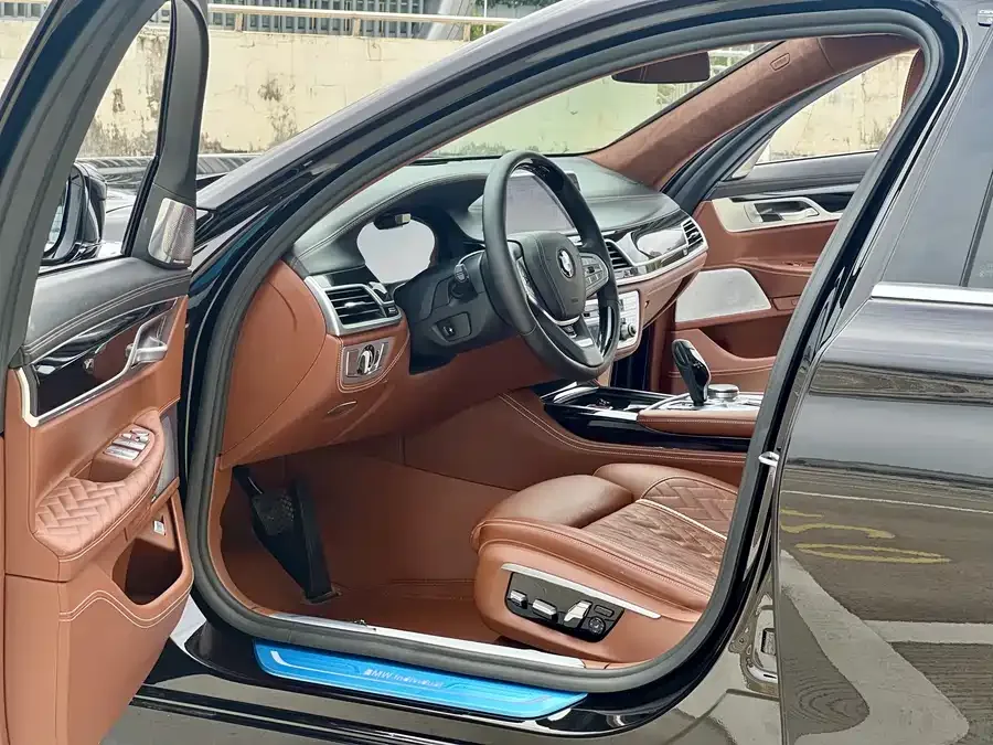 BMW 7 Series BMW 7 Series 2021 740Li xDrive Executive Luxury Package 2023 — миниатюра 2