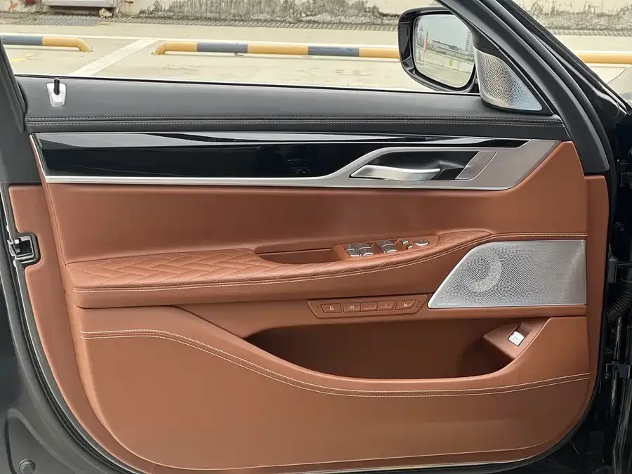 BMW 7 Series BMW 7 Series 2021 740Li xDrive Executive Luxury Package 2023 — миниатюра 5