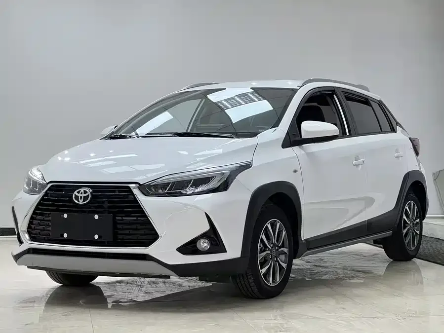 Toyota YARiS L YARiS L 2022 YARiS X 1.5L CVT Luxury PLUS Edition 2022 — фото 1, купить с доставкой в Москву
