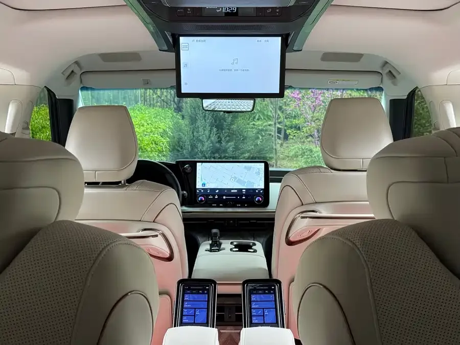 Lexus LM 500h 6-seat Premium Edition (2025) 2026 — миниатюра 5