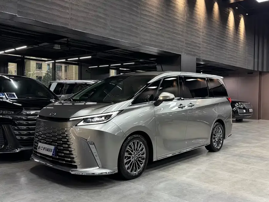 Lexus LM 2026