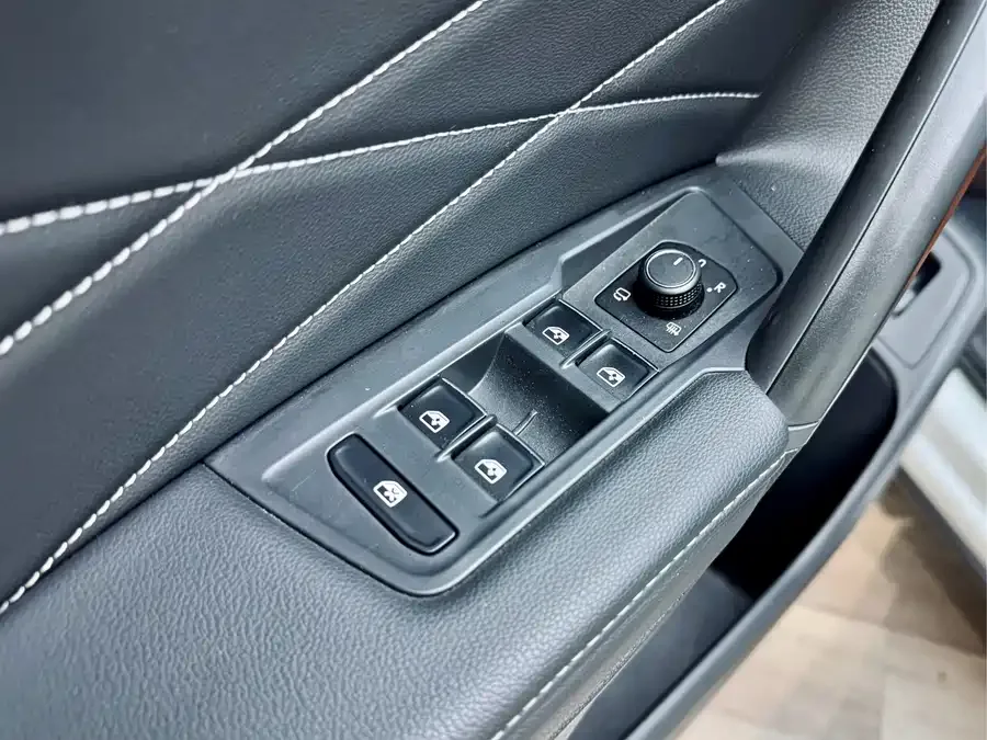 Volkswagen Tiguan L Tiguan L 2024 330TSI Automatic 2WD R-Line Enjoy Edition 2024 — миниатюра 5