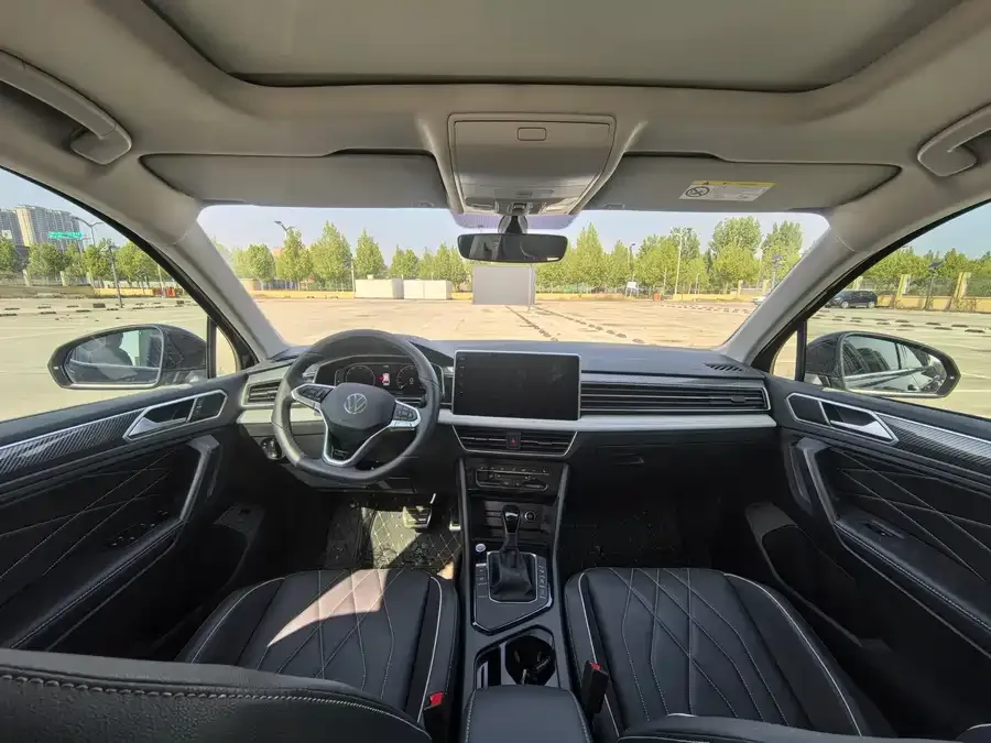 Volkswagen Tiguan L Tiguan L 2025 Outstanding Model 330TSI Automatic 2WD R-Line Dragon Glory Edition 2025 — миниатюра 2