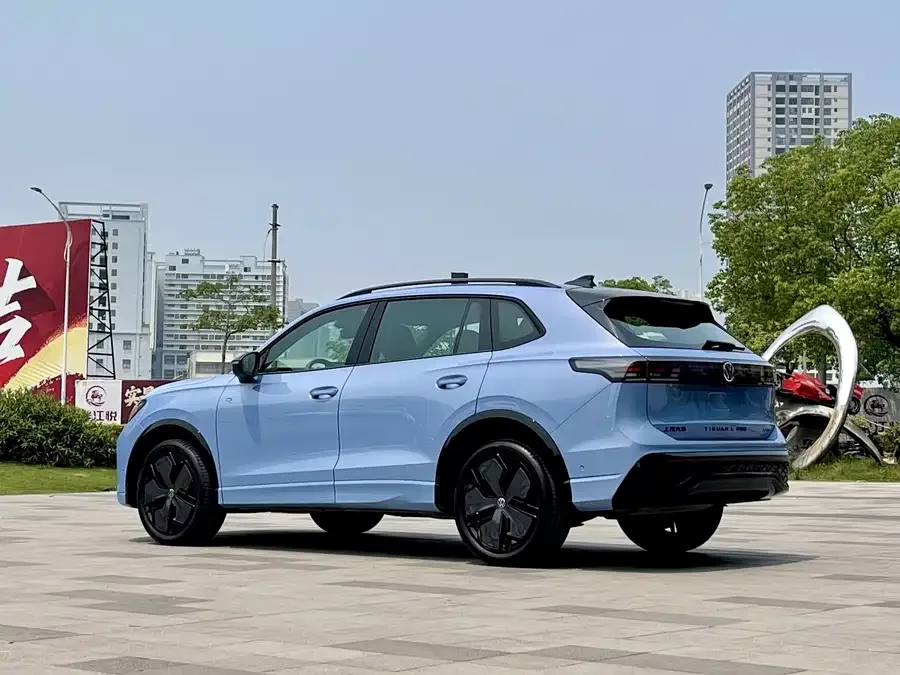 Volkswagen Tiguan L Tiguan L 2024 Pro 380TSI 4WD R-Line Premium Edition 2024 — миниатюра 2