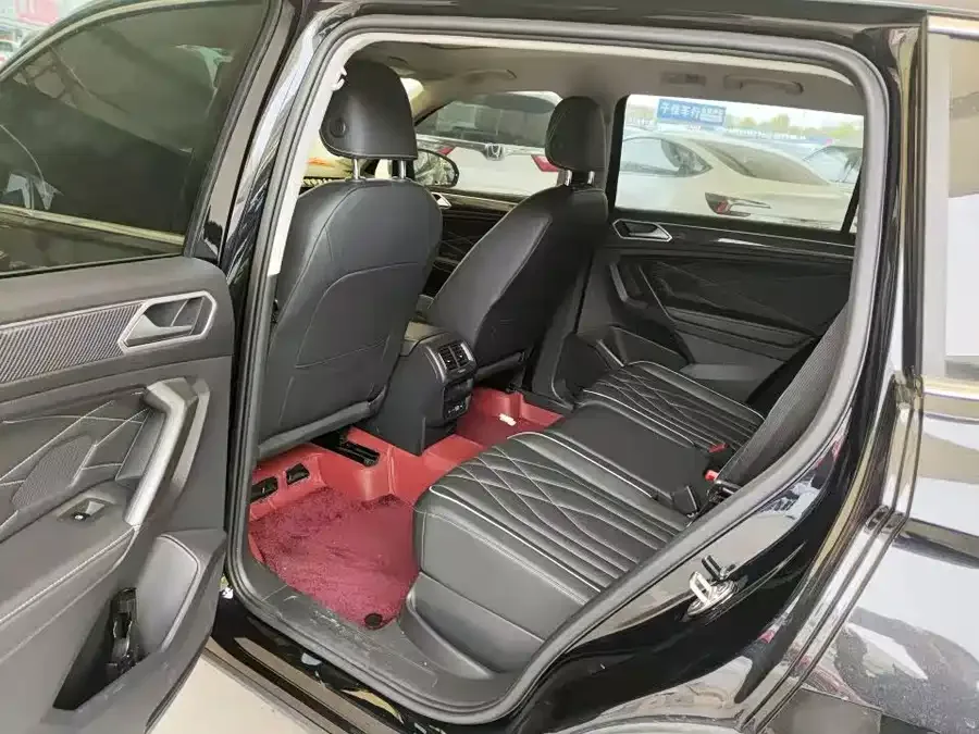 Volkswagen Tiguan L Tiguan L 2024 Outstanding Model 330TSI Automatic Two-Wheel Drive R-Line Dragon Glory Edition 2024 — миниатюра 5