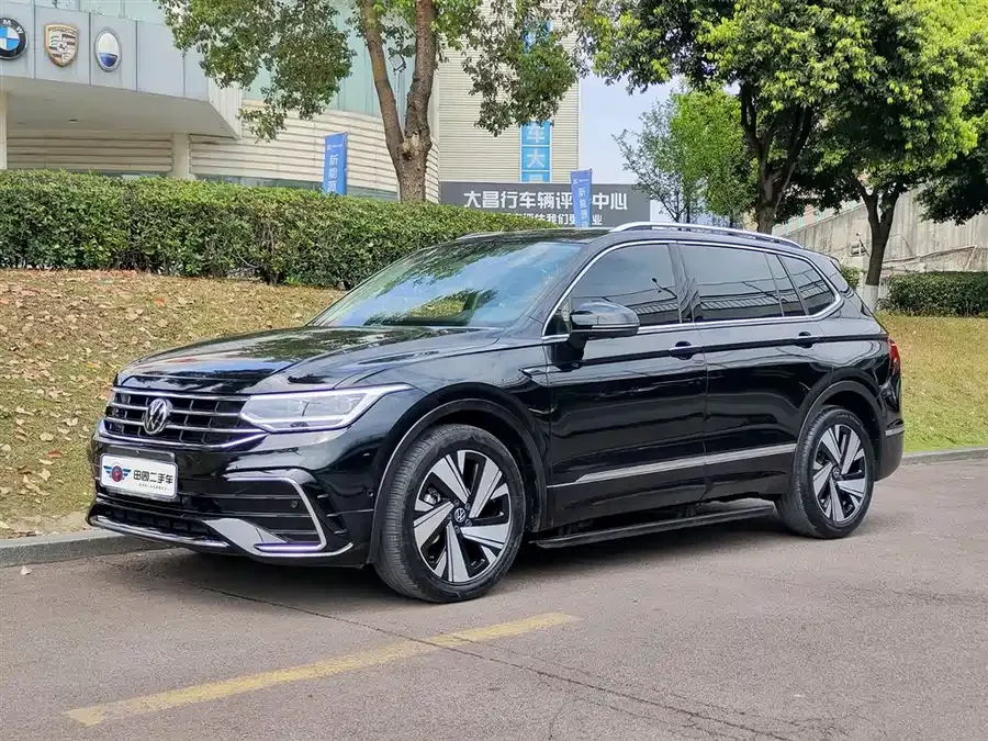 Volkswagen Tiguan L Tiguan L 2023 330TSI Automatic 2WD R-Line Enjoy Edition 2023 — фото 1, купить с доставкой в Москву