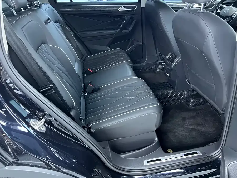 Volkswagen Tiguan L Tiguan L 2022 330TSI Automatic 2WD R-Line Enjoy Edition 2022 — миниатюра 3