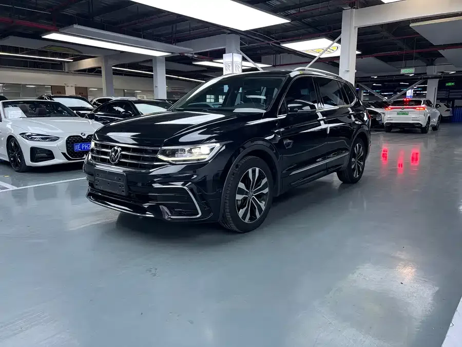 Volkswagen Tiguan L Tiguan L 2022 330TSI Automatic 2WD R-Line Enjoy Edition 2022 — фото 1, купить с доставкой в Москву
