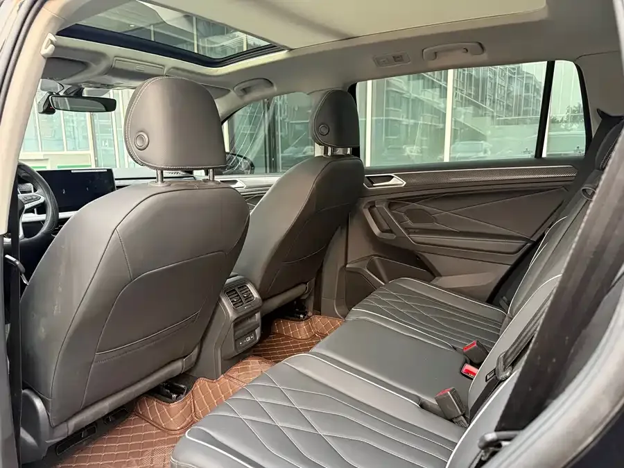 Volkswagen Tiguan L Tiguan L 2025 Outstanding Model 330TSI Automatic 2WD R-Line Dragon Glory Edition 2025 — миниатюра 2