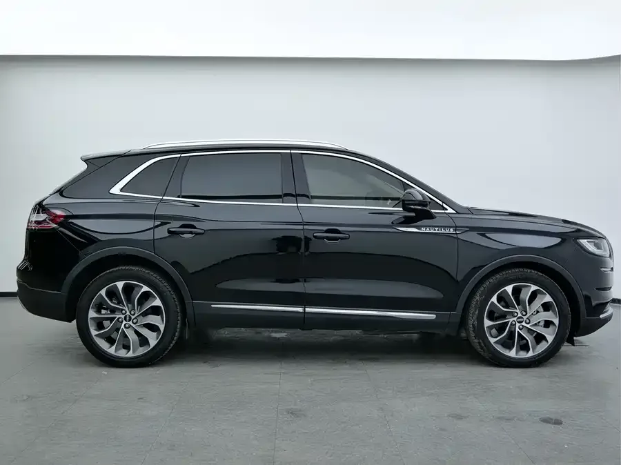Lincoln Navigator Navigator 2021 2.0T 4WD Premium Edition 2022 — миниатюра 4