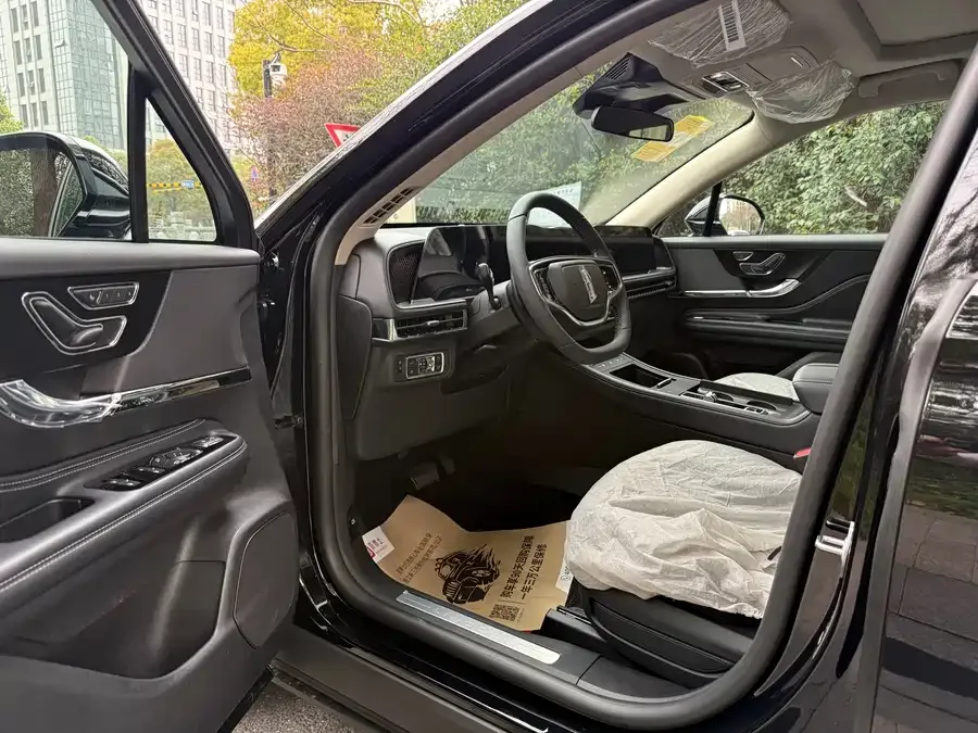 Lincoln Adventurer Explorer 2025 2.0T 2WD Premium Edition 2026 — миниатюра 2