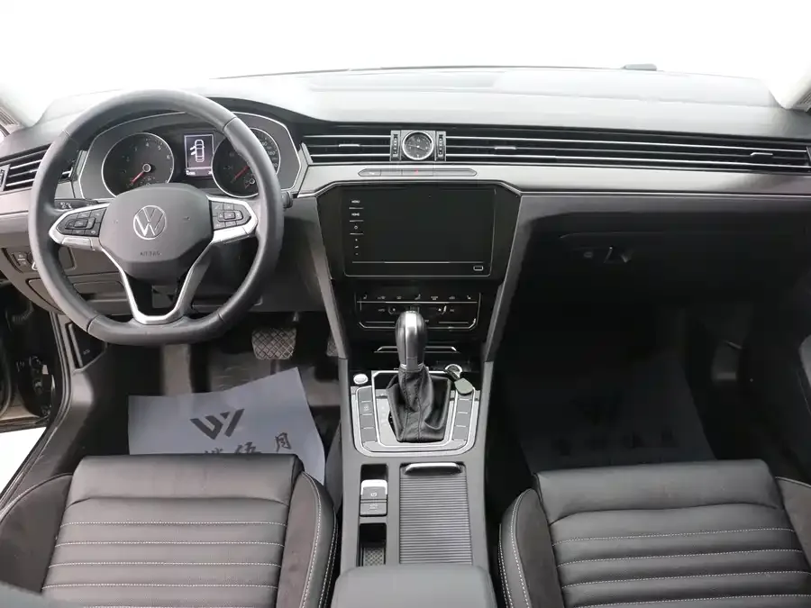 Volkswagen Magotan Magotan 2020 330TSI DSG Leading Edition 2022 — миниатюра 3