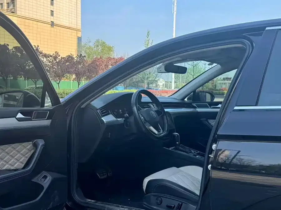 Volkswagen Magotan Magotan 2023 2 million commemorative edition 330TSI DSG luxury model 2023 — миниатюра 4