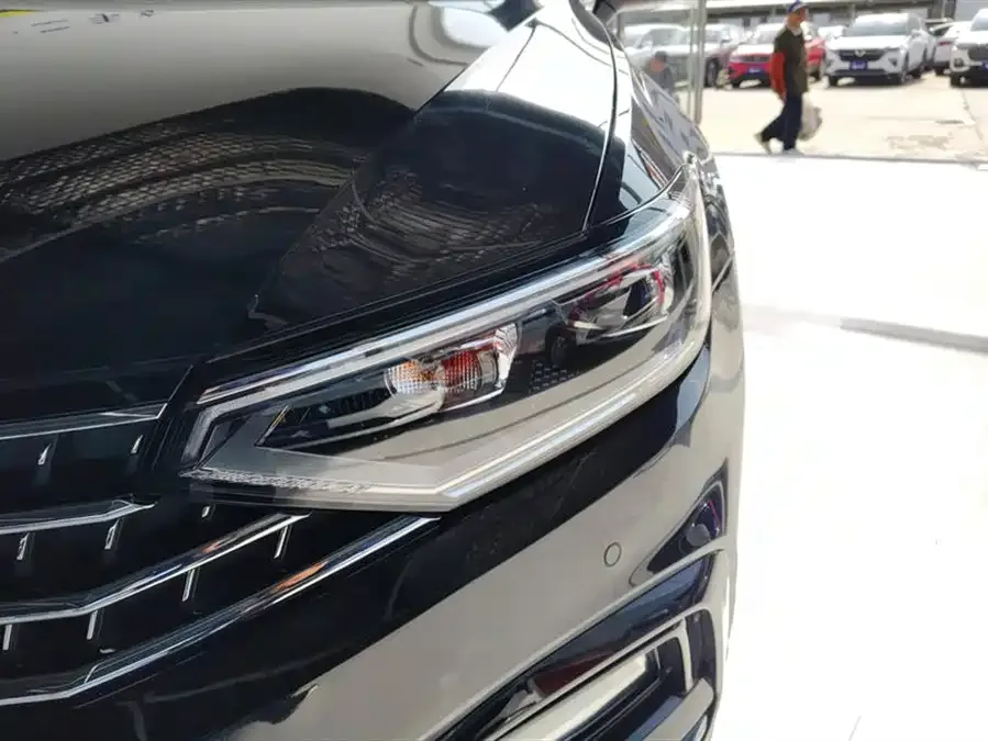 Volkswagen Magotan Magotan 2023 2 million commemorative edition 330TSI DSG luxury model 2023 — миниатюра 2