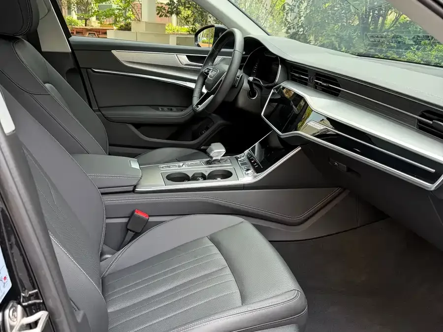 Audi A6 2024 allroad quattro 55 TFSI exclusive off-road model 2024 — миниатюра 2