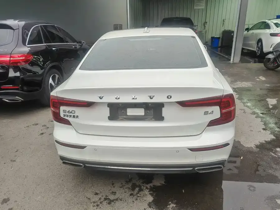 Volvo S60 2022 B4 Zhiyi Luxury Edition 2022 — миниатюра 5