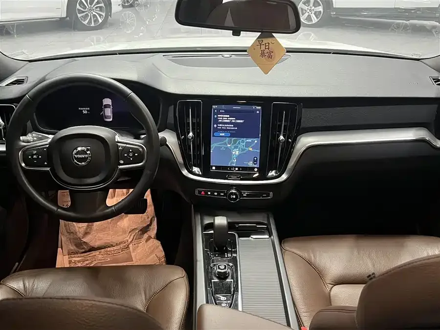 Volvo S60 2023 B4 Zhiyi Luxury Edition 2023 — миниатюра 4