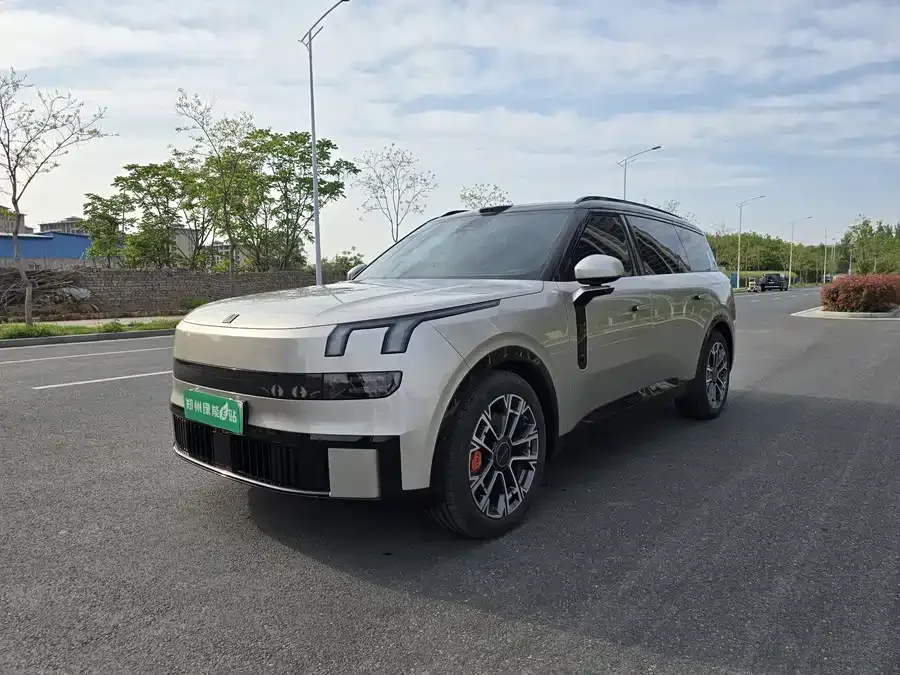 Lynk & Co 900 2025