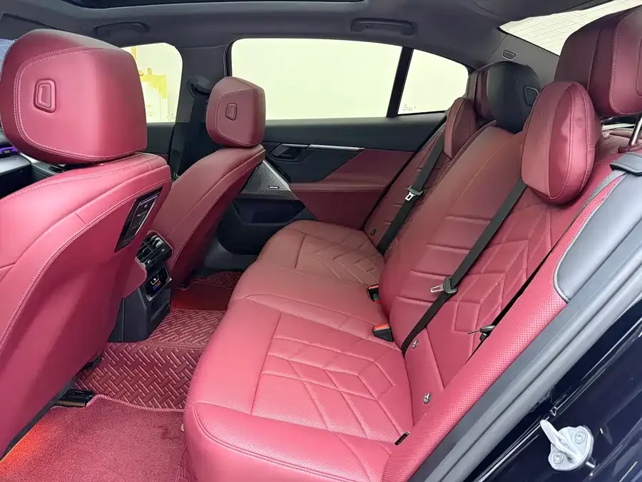 BMW 5 Series BMW 5 Series 2025 530Li Leading M Sport Package 2025 — миниатюра 4