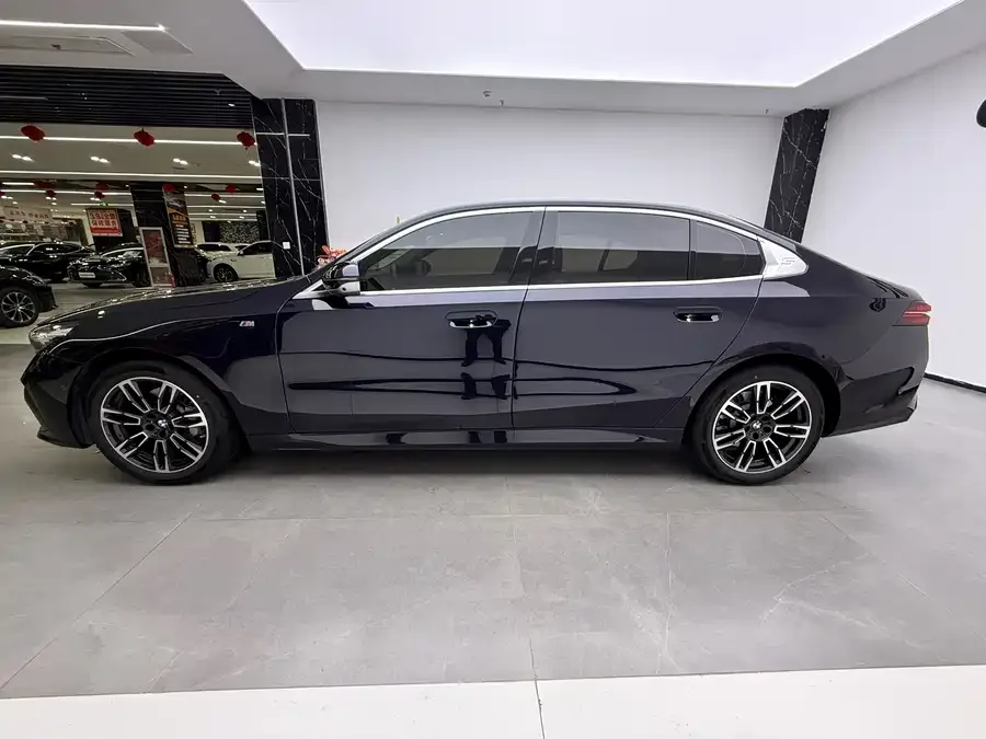 BMW 5 Series BMW 5 Series 2025 530Li Leading M Sport Package 2025 — миниатюра 5