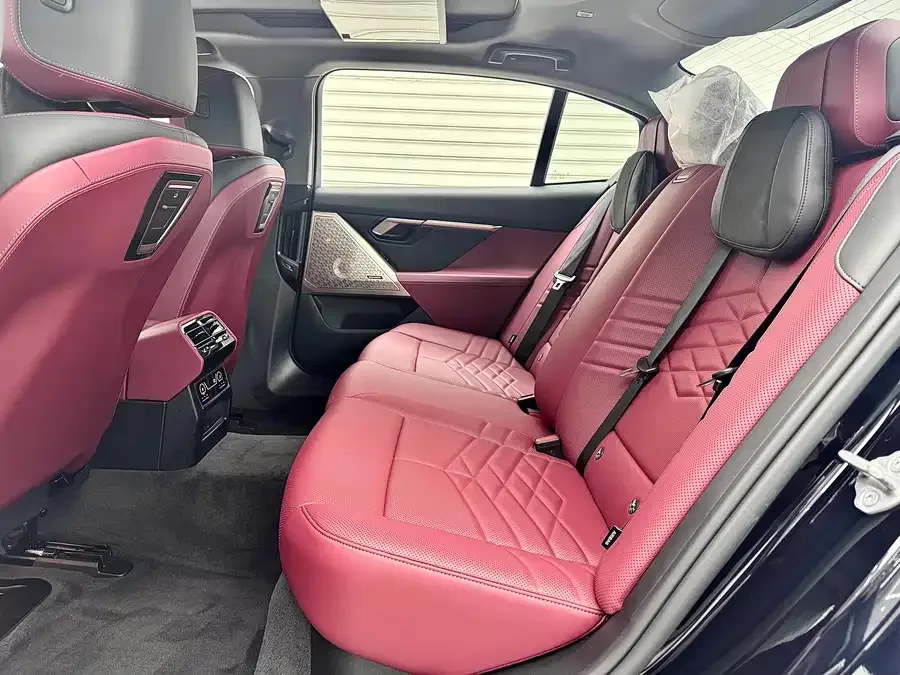 BMW 5 Series BMW 5 Series 2025 530Li Exclusive M Sport Package 2025 — миниатюра 4