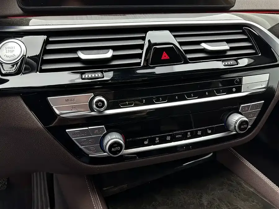 BMW 5 Series BMW 5 Series 2022 facelift 525Li M sports package 2022 — миниатюра 4
