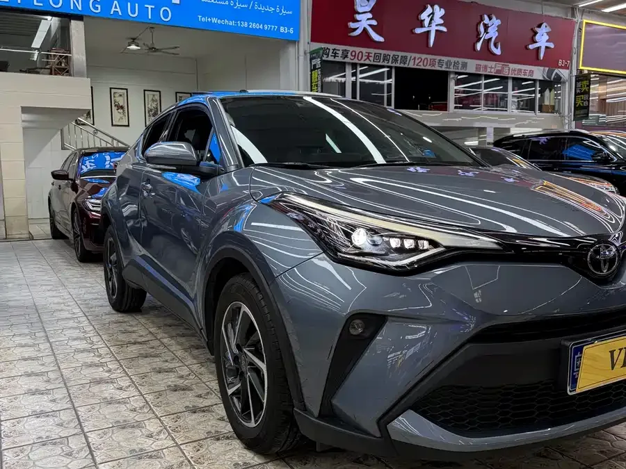 Toyota CHR 2023 2.0L Luxury Edition 2023 — миниатюра 3