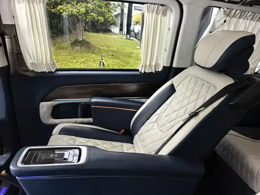 Mercedes-Benz Class V Mercedes-Benz V-Class 2022 V 260 L Long Wheelbase Luxury Edition 2022 — миниатюра 4