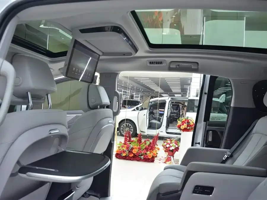 Buick GL8 2025 Lu Zun Premium Edition 2025 — миниатюра 4