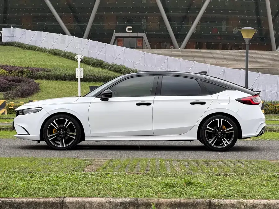Honda Integra Stylish 2023 HATCHBACK 240TURBO CVT Magic Night Exclusive Edition 2023 — миниатюра 2