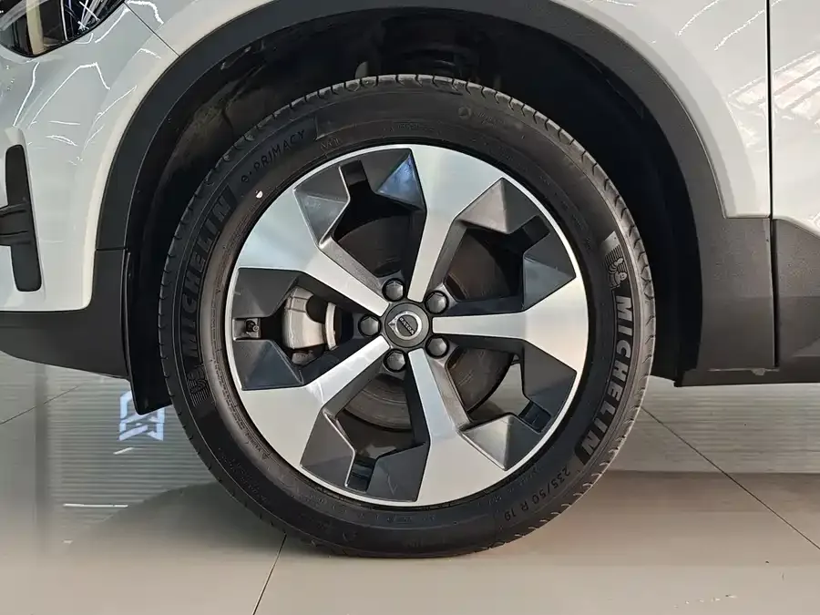 Volvo XC40 2023 B4 4WD Zhiyuan Luxury Edition 2023 — миниатюра 2