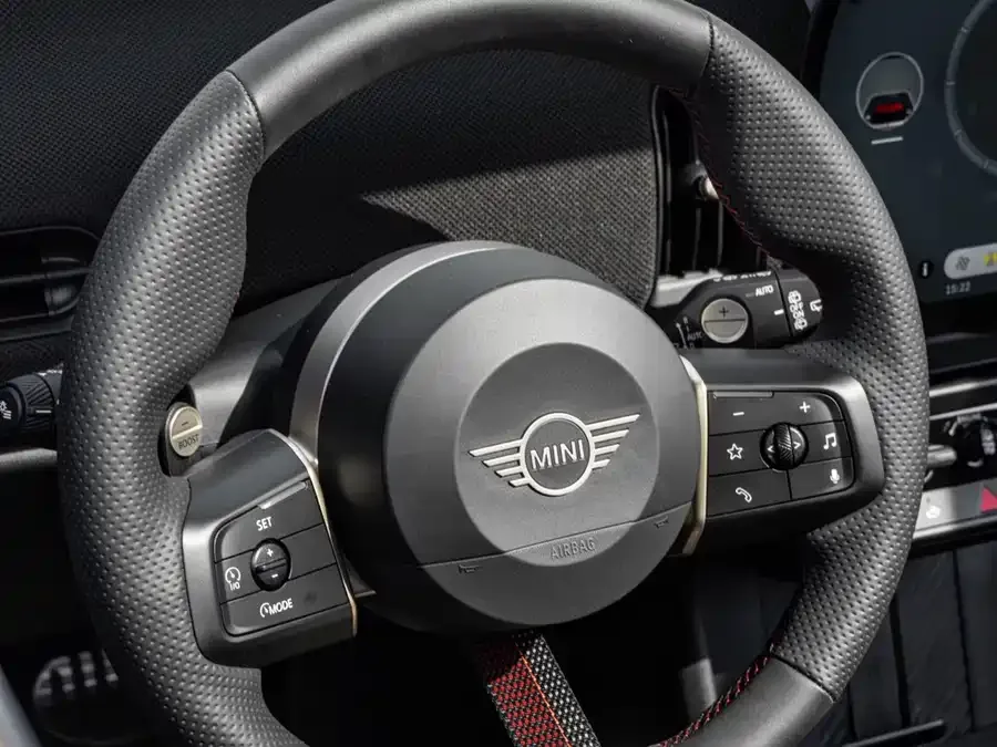 MINI JCW MINI JCW 2025 JOHN COOPER WORKS 2025 — миниатюра 3