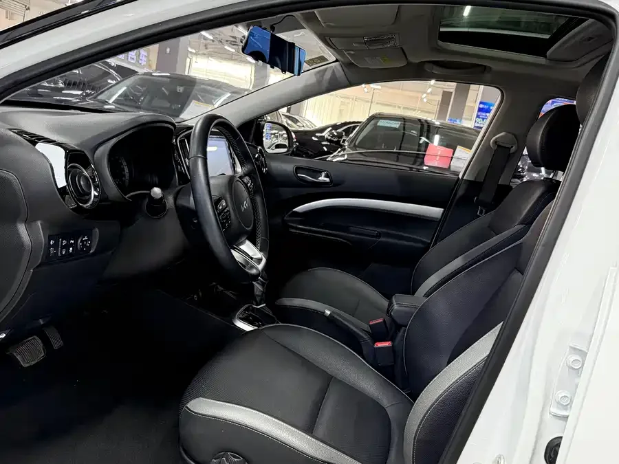 Kia KX1 2021 Yipao 1.4L CVT Sunroof Model 2022 — миниатюра 4