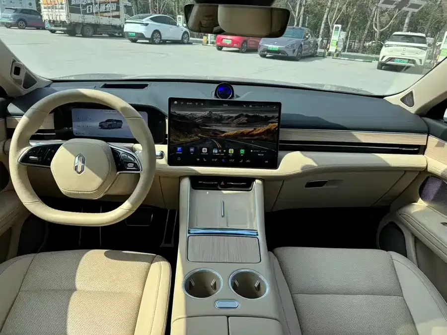 AITO M5 M5 2025 Extended Range Ultra 4WD Edition 2025 — миниатюра 2