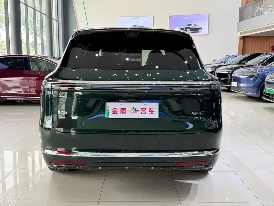 AITO M7 Wenjie M7 2026 Extended Range Ultra 4WD 5-Seater (192-line LiDAR) 2025 — миниатюра 5