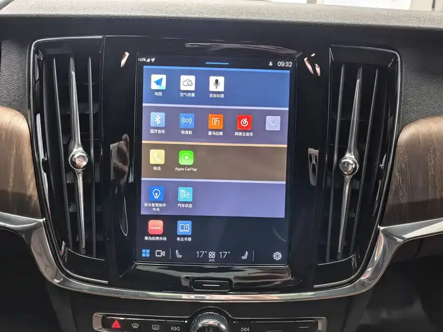Volvo V90 2025 Cross Country B5 AWD Zhiyuan Edition 2025 — миниатюра 3