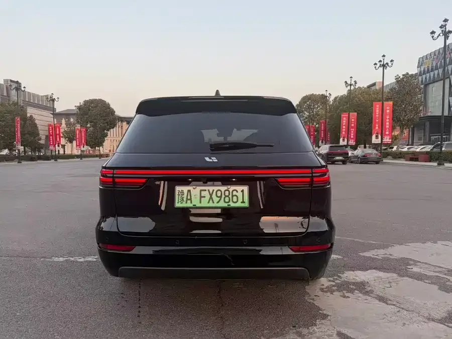 Li Xiang One Ideal ONE 2021 extended range 6-seater version 2022 — миниатюра 4