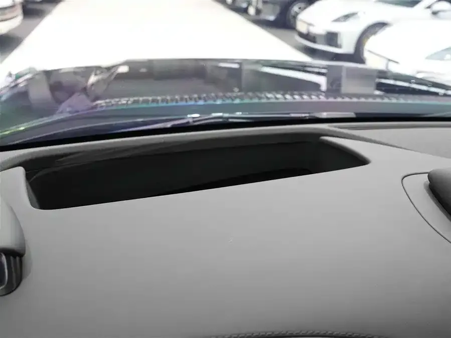 BYD U8 L Looking up at the 2025 U8 L Dingshi Edition 2026 — миниатюра 5