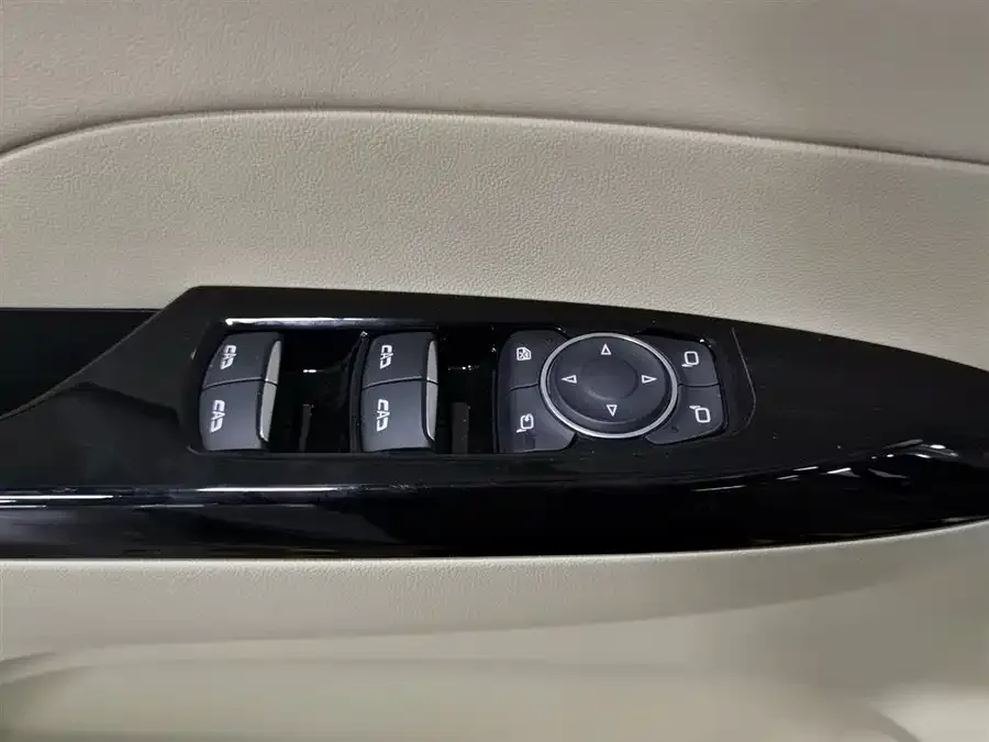Buick GL8 New Energy Buick GL8 PHEV 2025 Land Cruiser Premium Edition 2025 — миниатюра 3