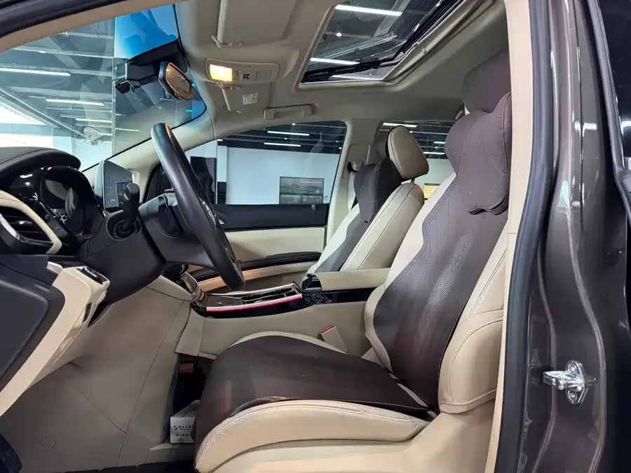 Buick GL8 2023 facelift land business class luxury model 2025 — миниатюра 3