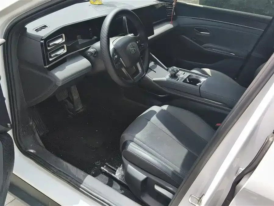BYD Qin L Qin L 2025 DM-i Intelligent Driving Edition 80KM Leading Edition 2025 — миниатюра 3
