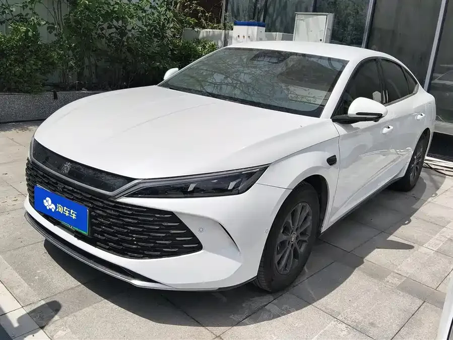 BYD Qin L Qin L 2025 DM-i Intelligent Driving Edition 80KM Leading Edition 2025 — фото 1, купить с доставкой в Москву