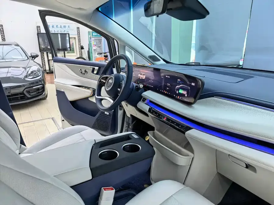 Buick GL8 New Energy 2024 Lu Zun Luxury Edition 7 Seats 2024 — миниатюра 3