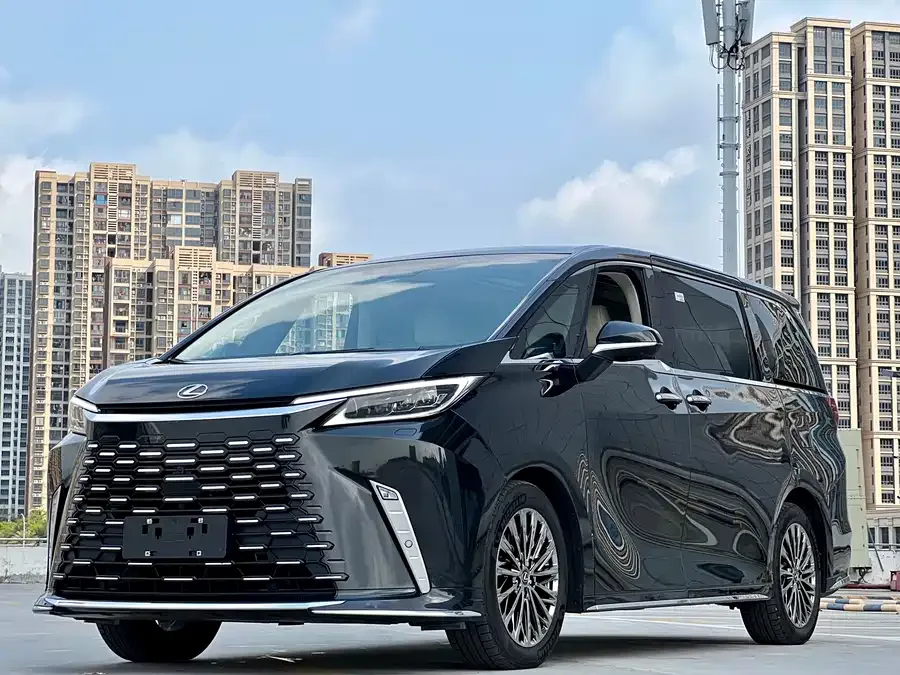 Lexus LM 2025