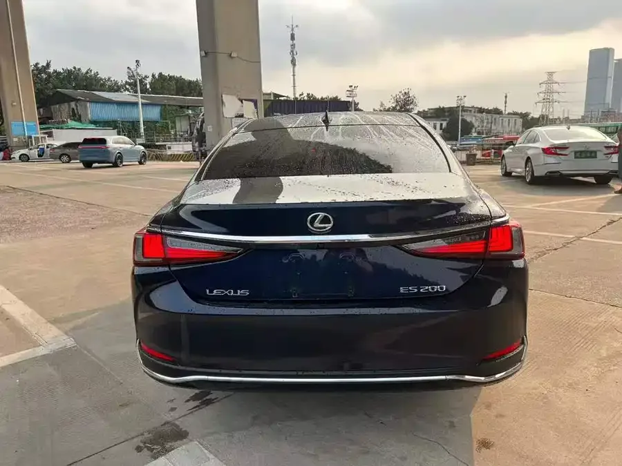 Lexus ES 2023 200 Excellence Edition 2023 — миниатюра 2