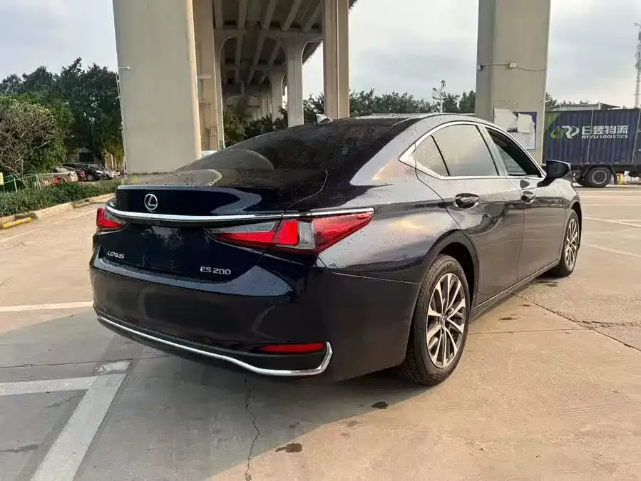 Lexus ES 2023 200 Excellence Edition 2023 — миниатюра 4
