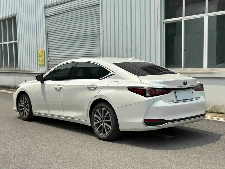 Lexus ES 2021 200 Excellence Edition 2022 — миниатюра 2