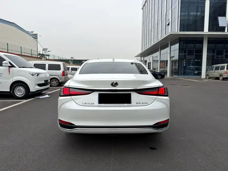 Lexus ES 2023 200 Excellence Edition 2023 — миниатюра 4
